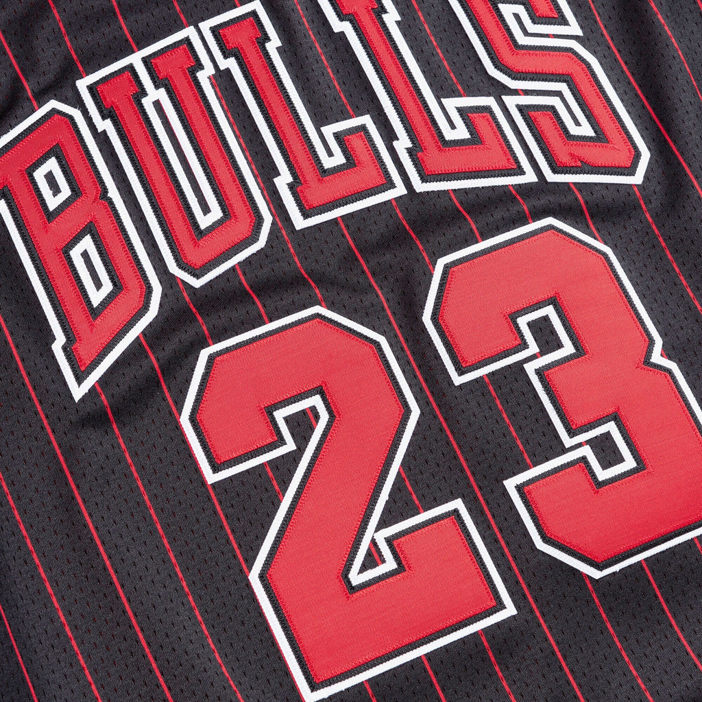 Chicago Bulls Authentic Jersey Alternate Michael Jordan 1996-97 product image 6, provided for visual reference and product