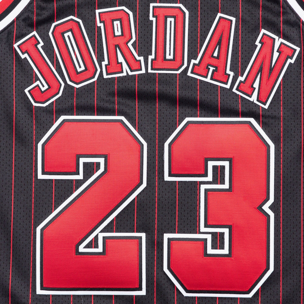 Chicago Bulls Authentic Jersey Alternate Michael Jordan 1996-97 product image 8, provided for visual reference and product