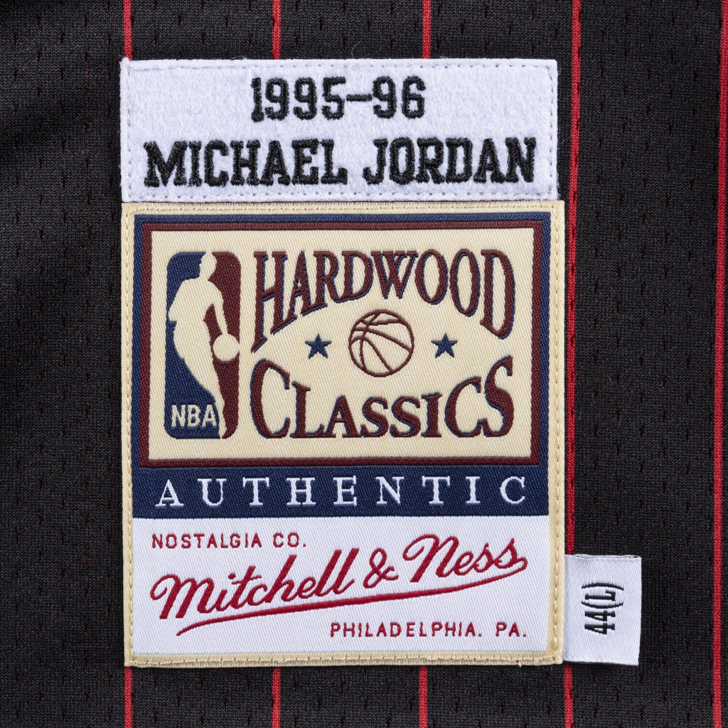 Chicago Bulls Authentic Jersey Michael Jordan 1995-96 product image 4, provided for visual reference and product detail
