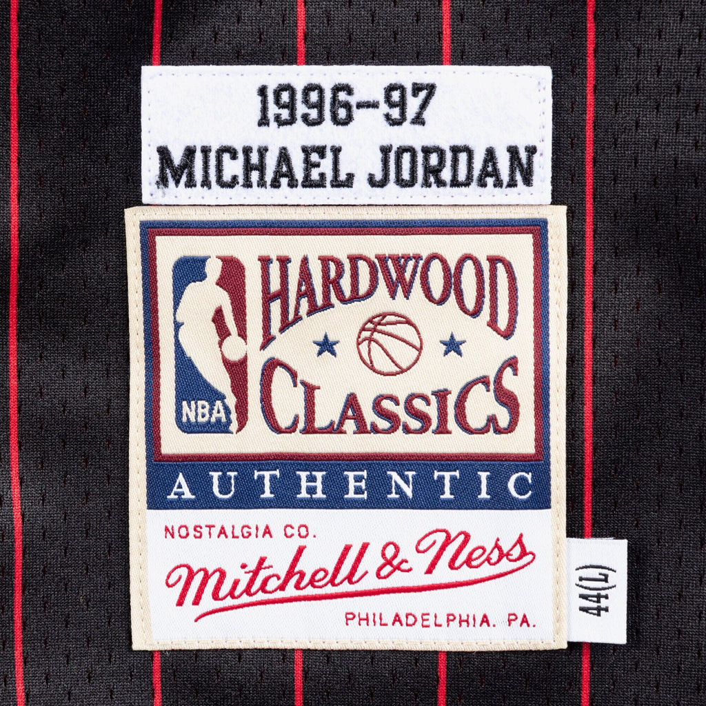 Chicago Bulls Authentic Jersey Alternate Michael Jordan 1996-97 product image 4, provided for visual reference and product